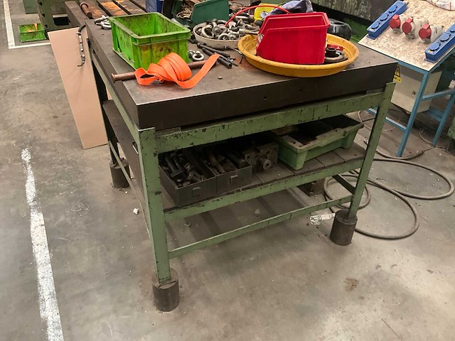 Zwaar metalen werktafel - afbeelding 3 van  8