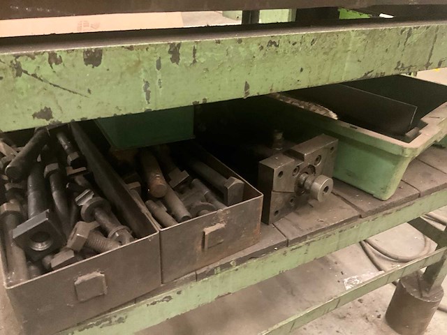 Zwaar metalen werktafel - afbeelding 6 van  8