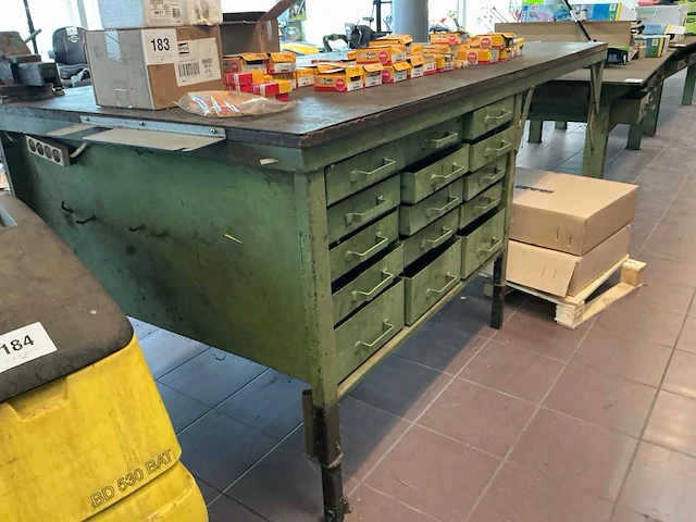 Zwaar metalen werktafel - afbeelding 2 van  8