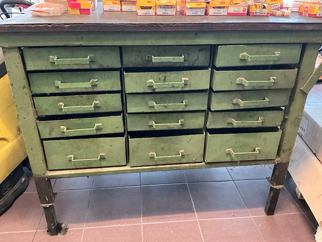 Zwaar metalen werktafel - afbeelding 3 van  8