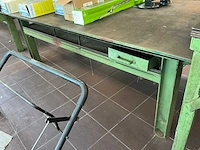 Zwaar metalen werktafel/lastafel - afbeelding 1 van  5