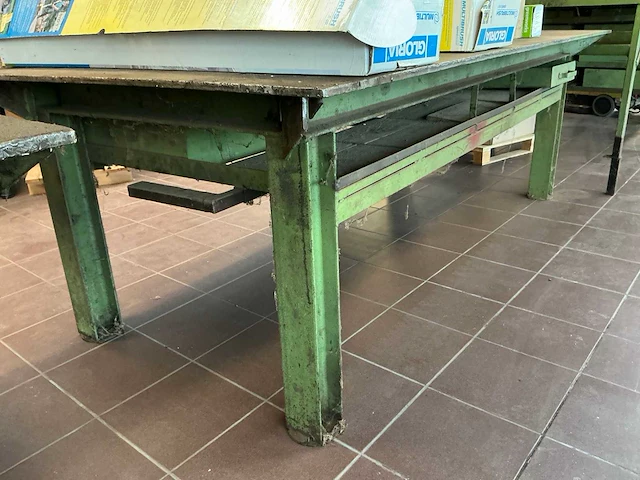Zwaar metalen werktafel/lastafel - afbeelding 2 van  5