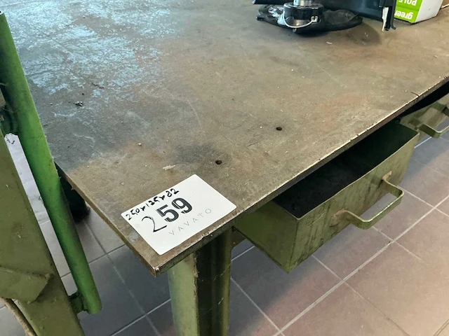 Zwaar metalen werktafel/lastafel - afbeelding 4 van  5