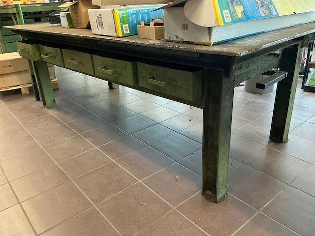 Zwaar metalen werktafel/lastafel - afbeelding 3 van  5