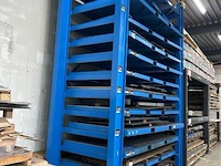 Zwaar uitschuifbaar magazijnrek met 12 legborden, zonder de inhoud - afbeelding 2 van  2