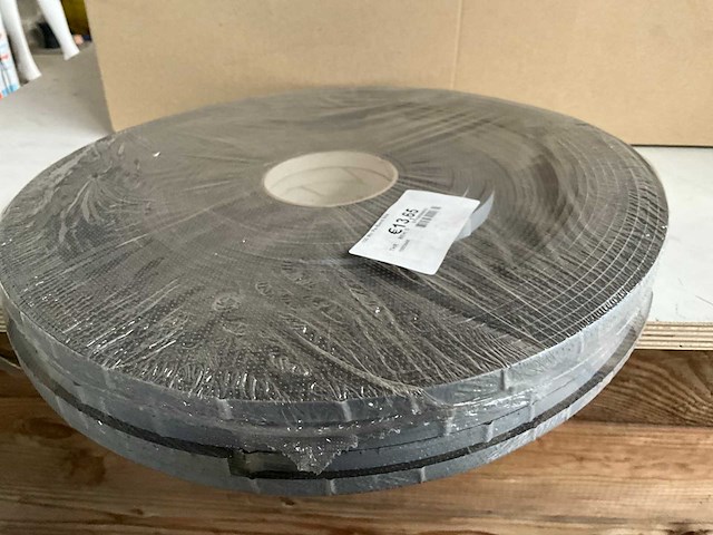 Zwaluw den braven pe-schuimband rol grijs 100 m x 9 mm x 4 mm (21x) - afbeelding 3 van  5