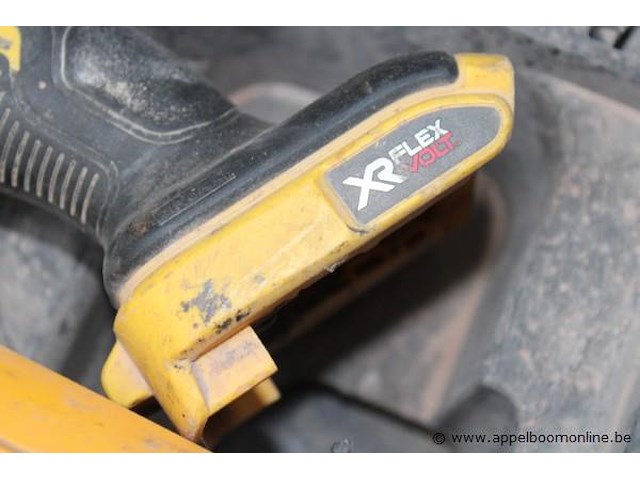 Zware accu haakse slijptol dewalt dcb 118, werking niet gekend - afbeelding 3 van  3