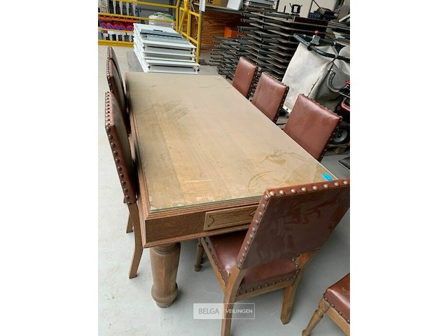 Zware eiken tafel met 8 stoelen - afbeelding 1 van  3