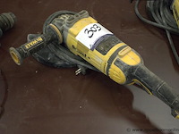 Zware haakse slijptol dewalt 230mm - afbeelding 1 van  3