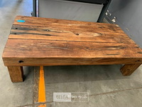 Zware houten salontafel - afbeelding 1 van  2