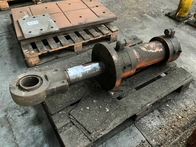 Zware hydraulische cilinder - afbeelding 1 van  1