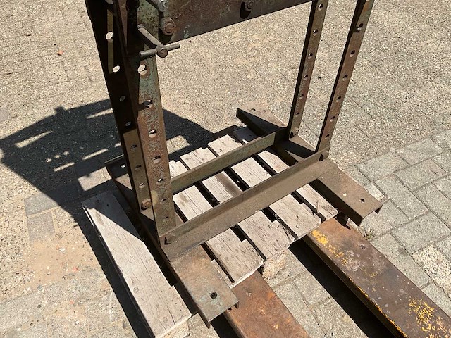 Zware hydraulische werkplaatspers - 17 ton - functioneel - afbeelding 2 van  6
