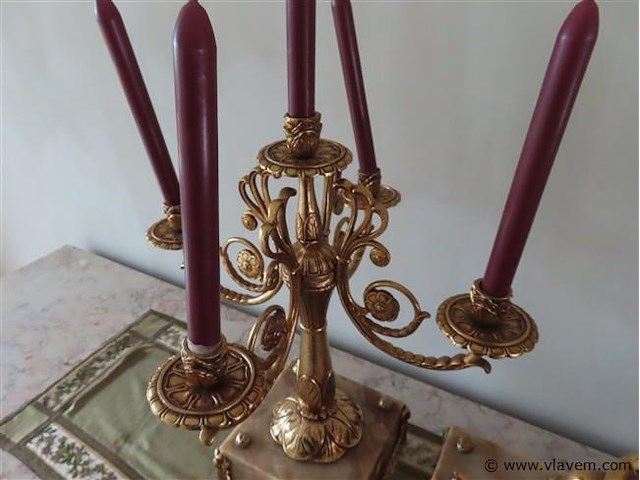 Zware klok (46x16x46cm) met 2 kandelaars (16x16x53cm) - afbeelding 4 van  9