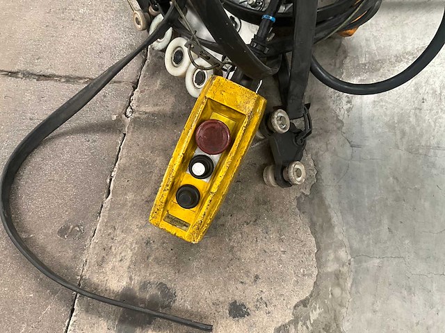 Zware kolom/zwenkarmkraanpaal statech met arm demag - afbeelding 9 van  18