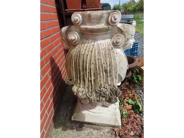 Zware marmeren tuinsokkel h 90 basis 45x47cm - afbeelding 6 van  10