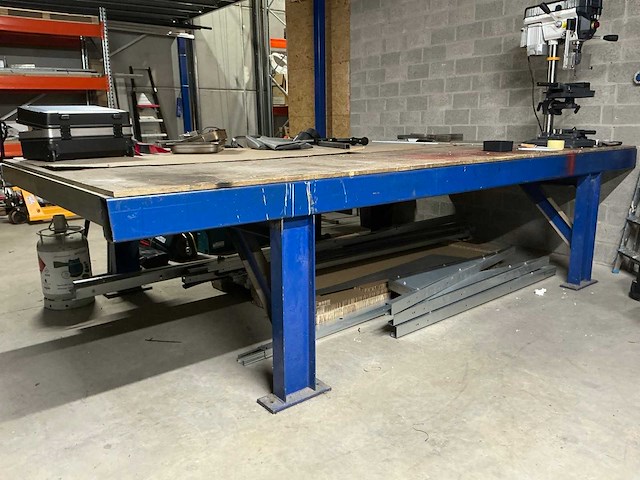 Zware metalen gelaste werktafel - afbeelding 1 van  3