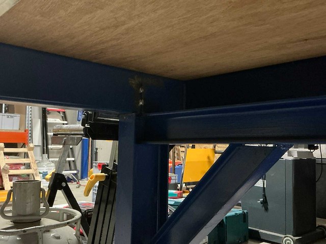 Zware metalen gelaste werktafel - afbeelding 3 van  3