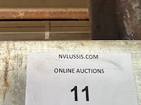 Zware metalen werkbank 150x600 cm, 2 metalen kokers ca. 5m, ca. 3 ton herbruikbaar ijzer (28,29,30) - afbeelding 3 van  18