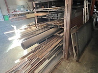 Zware metalen werkbank 150x600 cm, 2 metalen kokers ca. 5m, ca. 3 ton herbruikbaar ijzer (28,29,30) - afbeelding 12 van  18