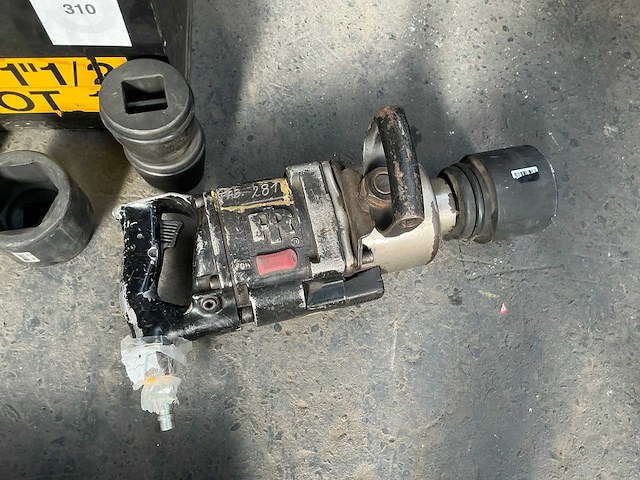 Zware pneumatische slagmoersleutel met doppen - afbeelding 2 van  9