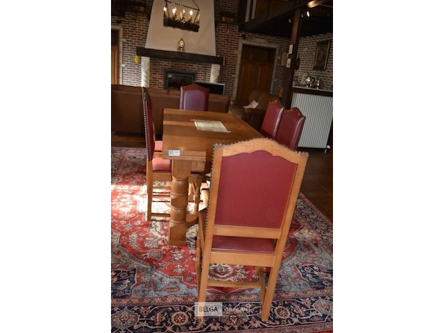 Zware uitschuifbare tafel met 6 stoelen en kast - afbeelding 2 van  7