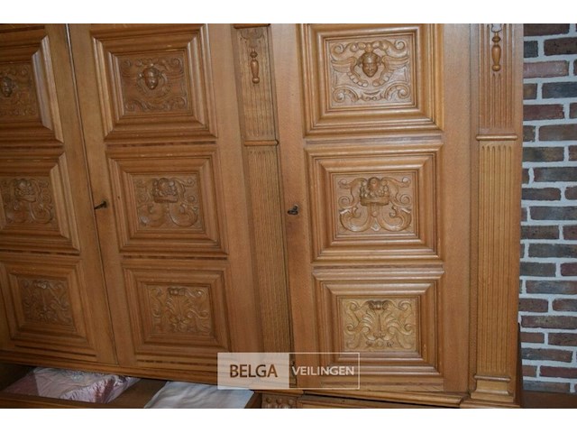 Zware uitschuifbare tafel met 6 stoelen en kast - afbeelding 7 van  7