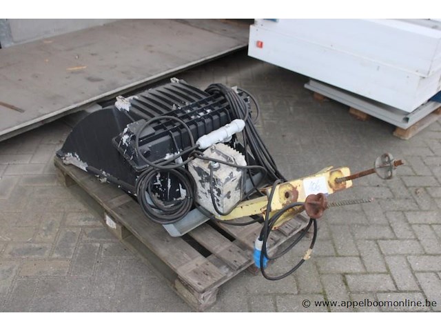 Zware werflamp, werking niet gekend - afbeelding 1 van  2