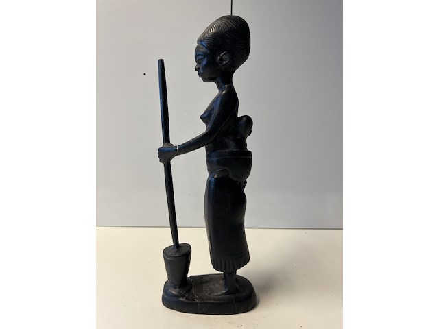 Zwart beeldje met kind - afbeelding 1 van  3