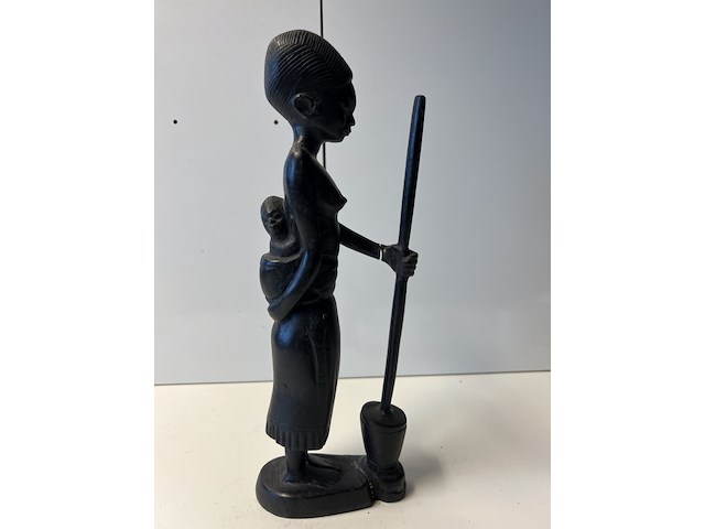 Zwart beeldje met kind - afbeelding 2 van  3