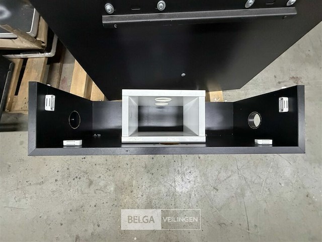 Zwart bureaublad + kabelgat - afbeelding 2 van  2