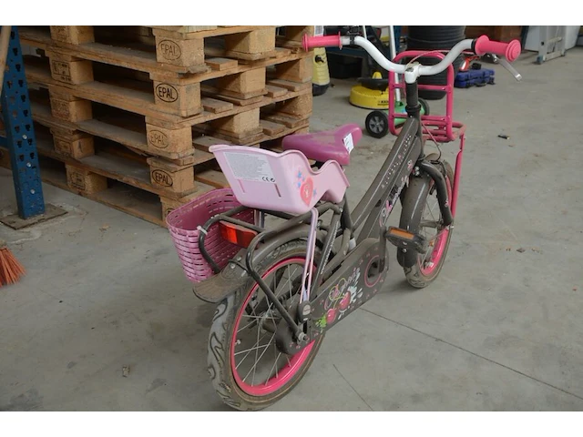 Zwart met roze kinderfietsje (met schade), zwarte mountainbike rockrider maat 24 (met schade aan stuur) - afbeelding 5 van  16