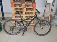 Zwart met roze kinderfietsje (met schade), zwarte mountainbike rockrider maat 24 (met schade aan stuur) - afbeelding 7 van  16