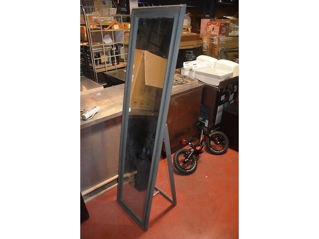 Zwart opvouwbare massagetafel, ronde kruk op wielen, rechthoekige spiegel, metalen rolrek, rekje zwart 3 etages (1,2,3,15,16) - afbeelding 6 van  10