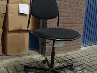 Zwarte bureelstoel - afbeelding 2 van  5