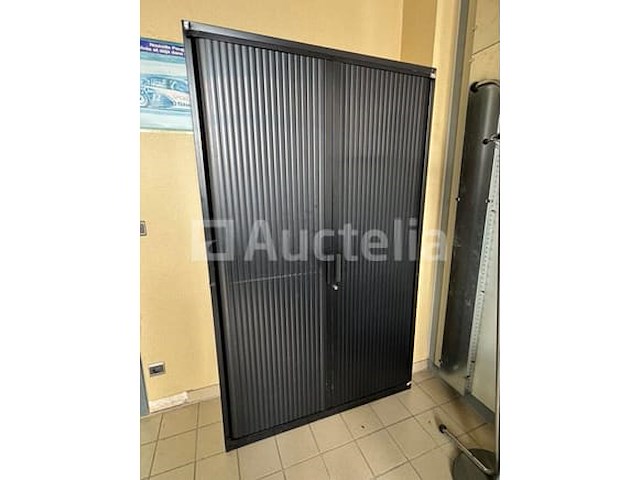 Zwarte kast met 2 gordijndeuren - afbeelding 1 van  8