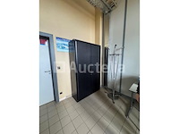 Zwarte kast met 2 gordijndeuren - afbeelding 6 van  8