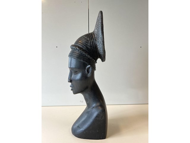 Zwarte masieve vrouwebuste - afbeelding 2 van  4