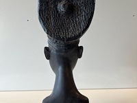 Zwarte masieve vrouwebuste - afbeelding 3 van  4