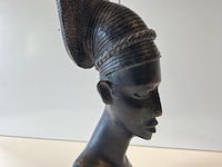 Zwarte masieve vrouwebuste - afbeelding 4 van  4