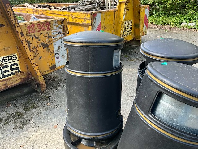 Zwarte plastic vuilbakken met metalen binnenbak (3x) - afbeelding 5 van  9