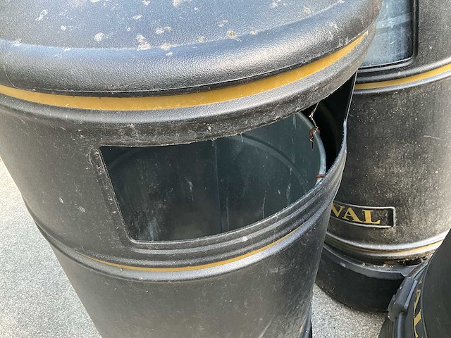 Zwarte plastic vuilbakken met metalen binnenbak (3x) - afbeelding 8 van  9