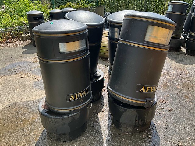 Zwarte plastic vuilbakken met metalen binnenbak (4x) - afbeelding 1 van  5