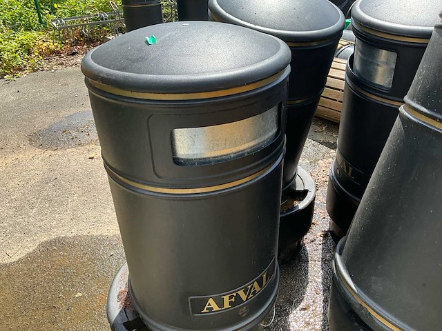 Zwarte plastic vuilbakken met metalen binnenbak (4x) - afbeelding 2 van  5