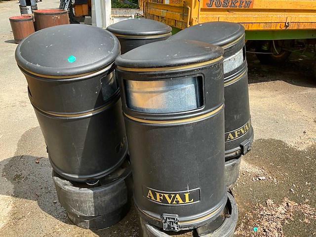 Zwarte plastic vuilbakken met metalen binnenbak (4x) - afbeelding 6 van  7