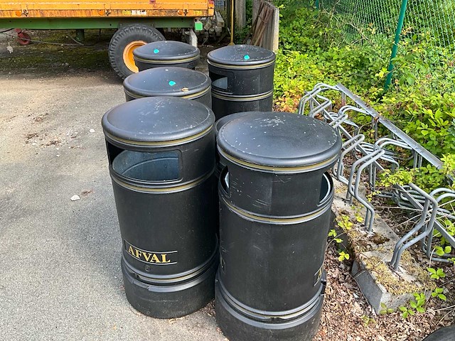 Zwarte plastic vuilbakken met metalen binnenbak (5x) - afbeelding 7 van  7