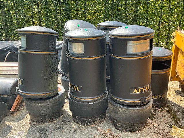 Zwarte plastic vuilbakken met metalen binnenbak (5x) - afbeelding 1 van  7