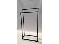 Zwarte rek voor handdoeken 21x45x85cm - afbeelding 2 van  2
