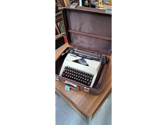 Zweedse typwriter facit 1620 - afbeelding 2 van  2