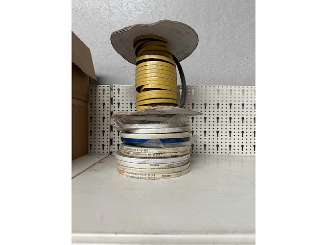 Zwelgband klevend berner - various contractor materials - afbeelding 1 van  2