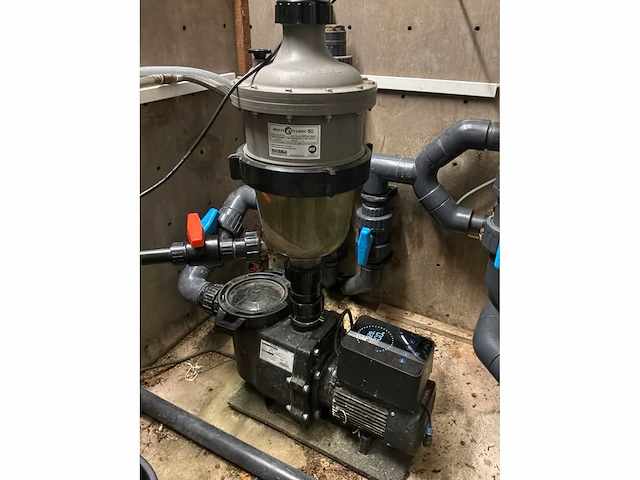 Zwembadpomp/filter installatie - afbeelding 8 van  14